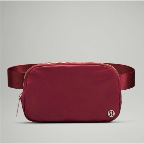 lululemon athletica Handbags - Everywhere belt bag